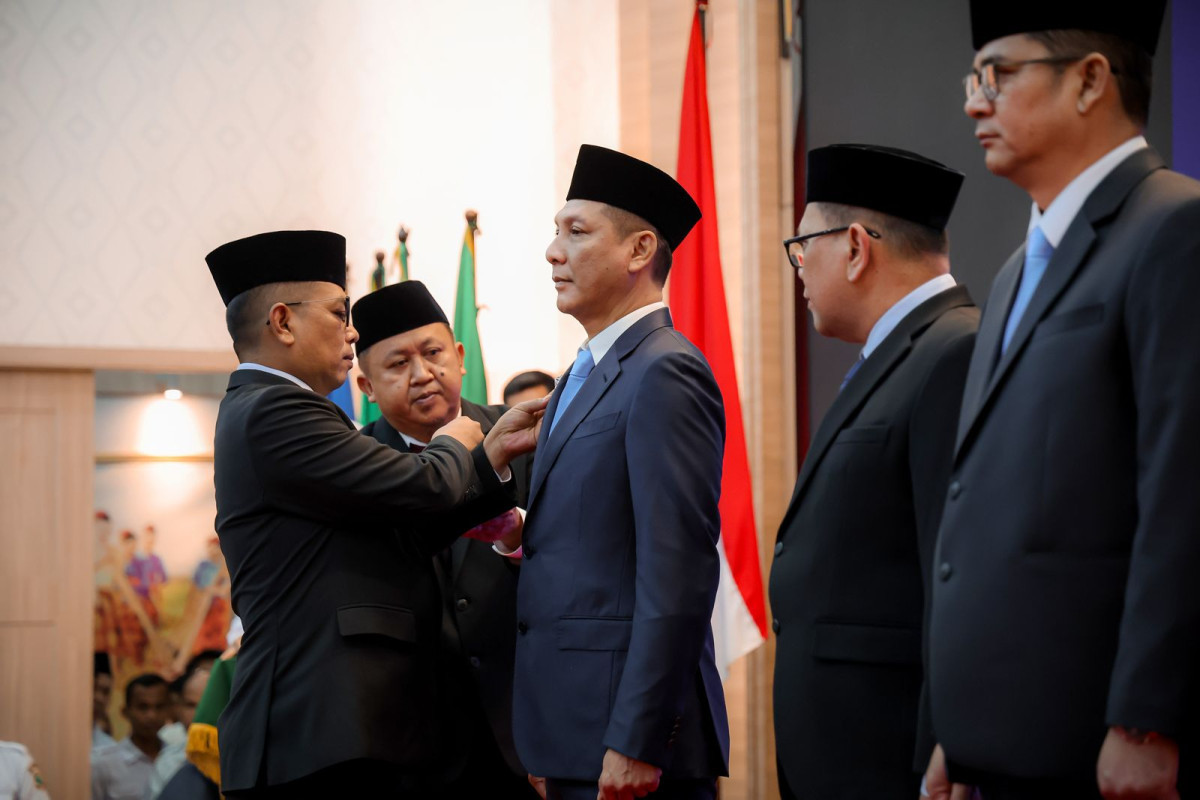 Gubernur Banten Andra Soni Lantik Deden Apriandhi H Sebagai Sekda Provinsi Banten