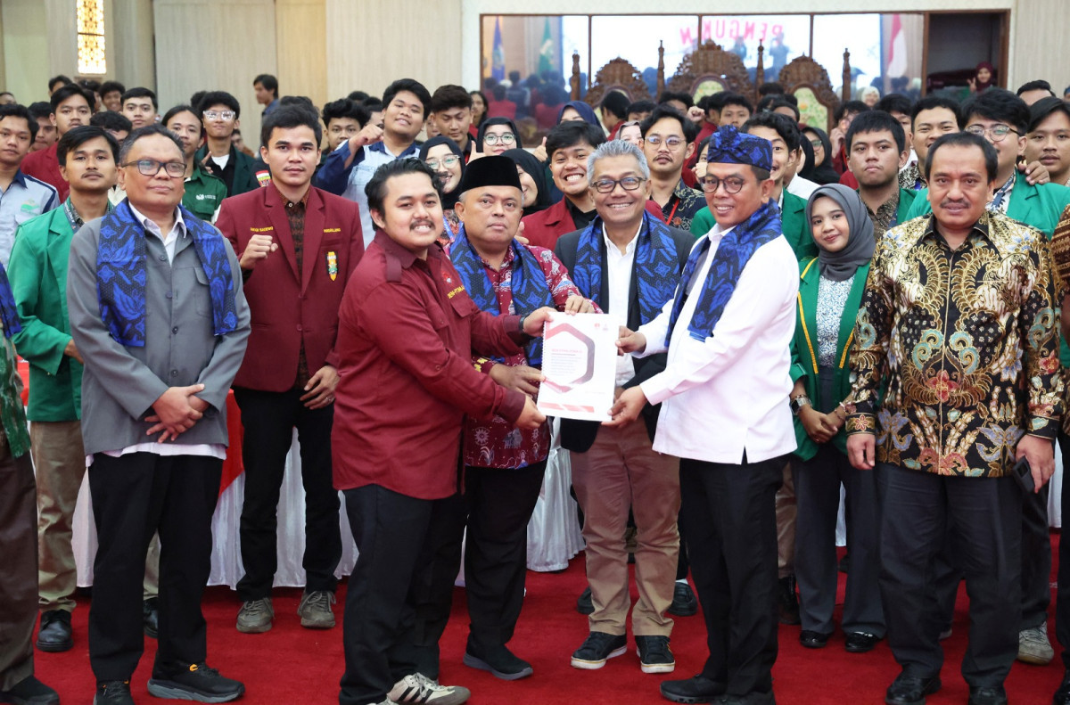 Dilantik, Ini Pesan Gubernur Banten Andra Soni Kepada Pengurus BEM PTMA Zona III