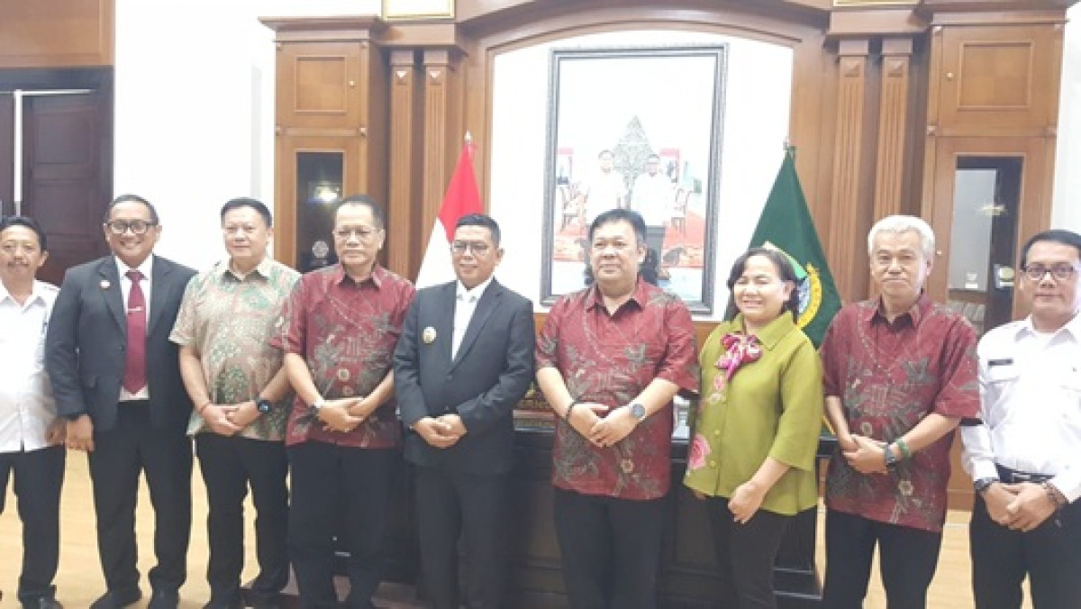 Mendampingi Gubernur Banten Menerima Audiensi Dengan Tokoh Masyrakat Tionghoa Provinsi Banten