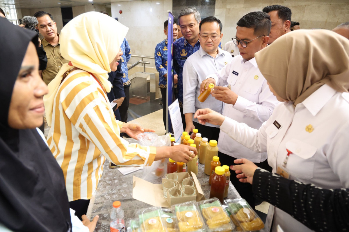 Gubernur Banten Andra Soni Borong Produk UMKM Lokal