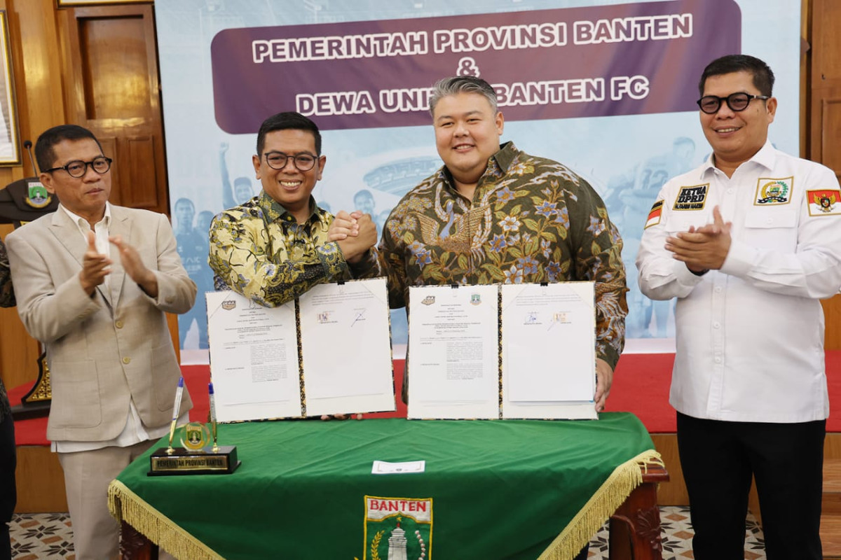 Penandatanganan Nota Kesepahaman (memorandum of understanding, MoU) pemanfaatan Stadion Internasional Banten atau Banten International Stadium (BIS)